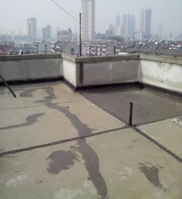 四平市漏水维修 楼顶漏水是什么原因，楼顶漏水维修方法是什么?